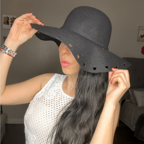 NWT Black Hat - Picture 3 of 3